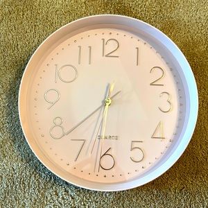Battery operated wall clock